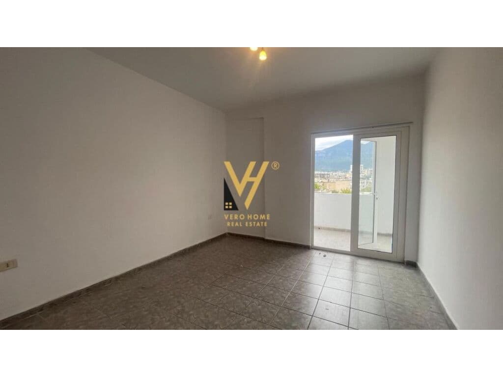 Shitet Apartament 2+1+ballkon te Rruga Bardhyl 88 m2