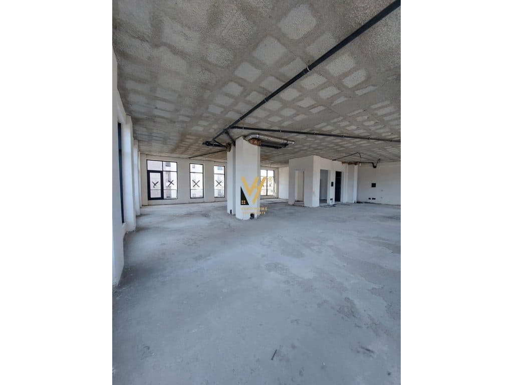 SHITET ZYRE 229 M2 NE PORCELAN 690.000 EURO 1