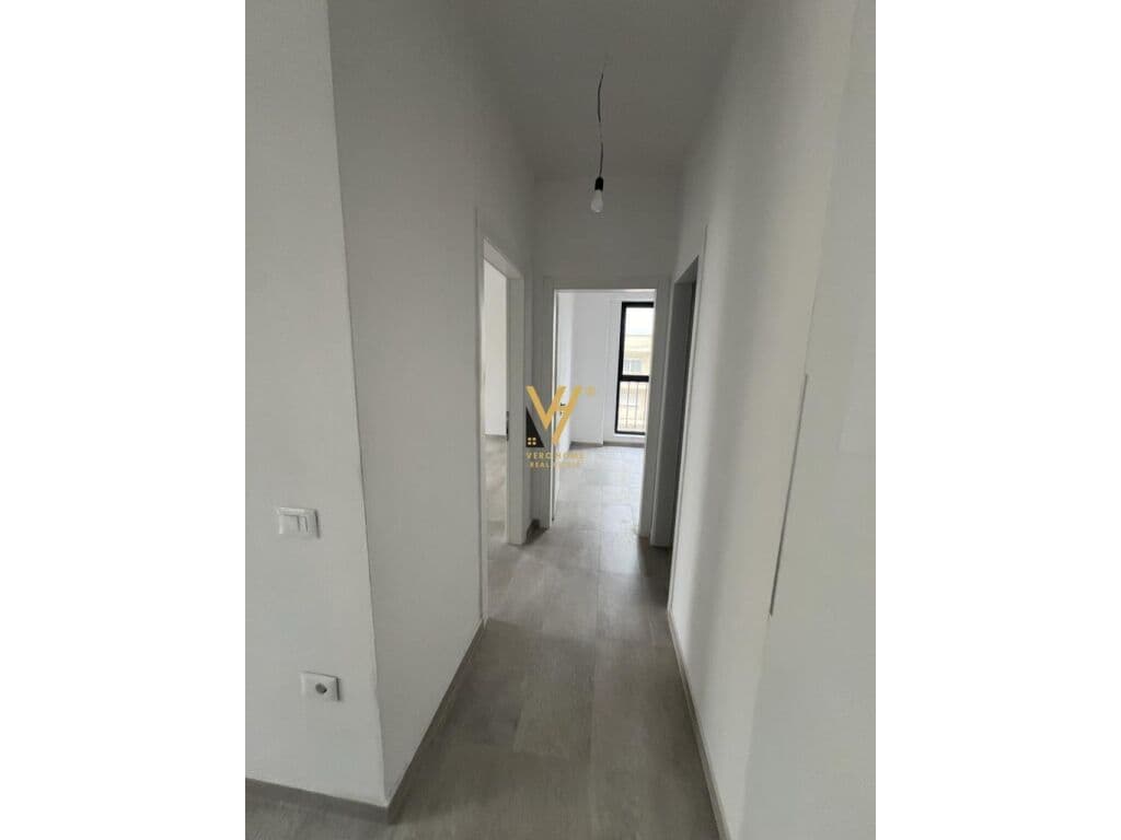 Jepet zyre me qera te Kompleksi Olimpik 110 m2 3