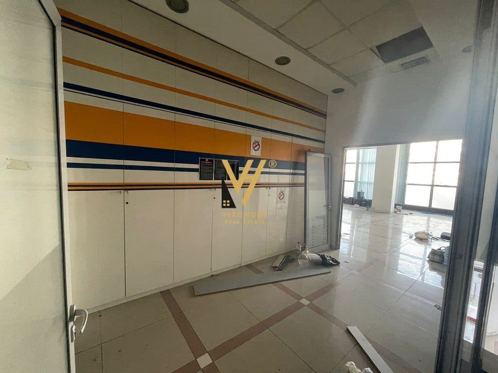 JEPET AMBIENT BIZNESI 400 M2 ME QIRA NE SELITE 300.000 LEKE 3