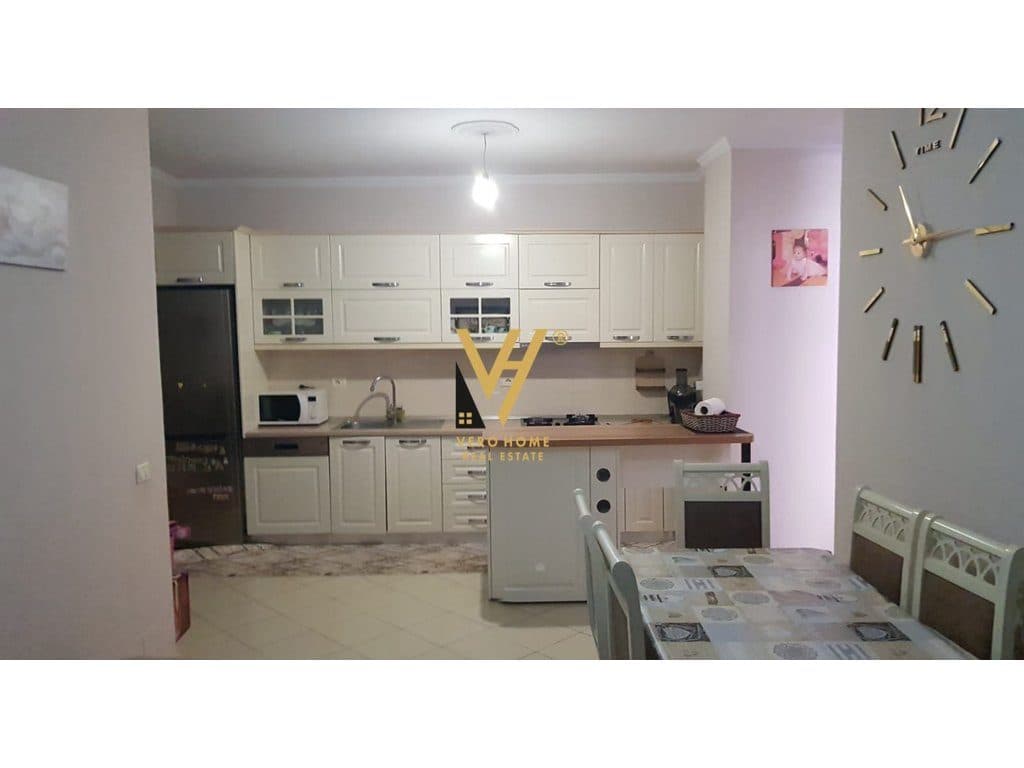 JEPET APARTAMENT 2+1+BLK ME QERA NE MISTO MAME 45.000 LEKE 2