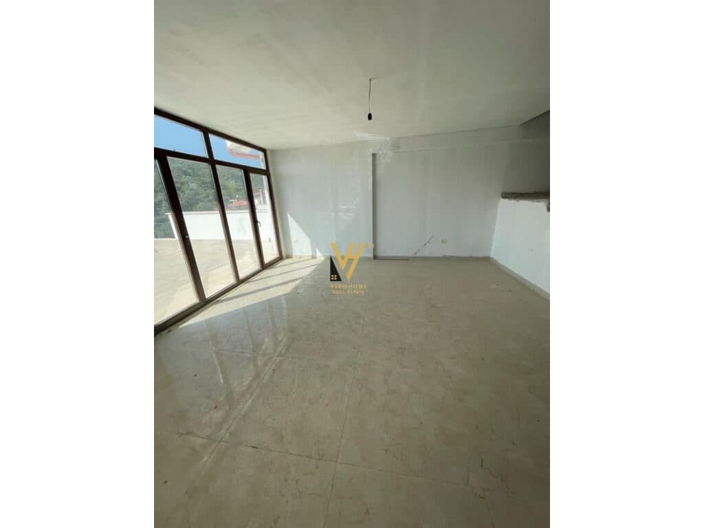 Shitet duplex te Rruga te Xhamia, Kopshti Botanik 229 m2 3