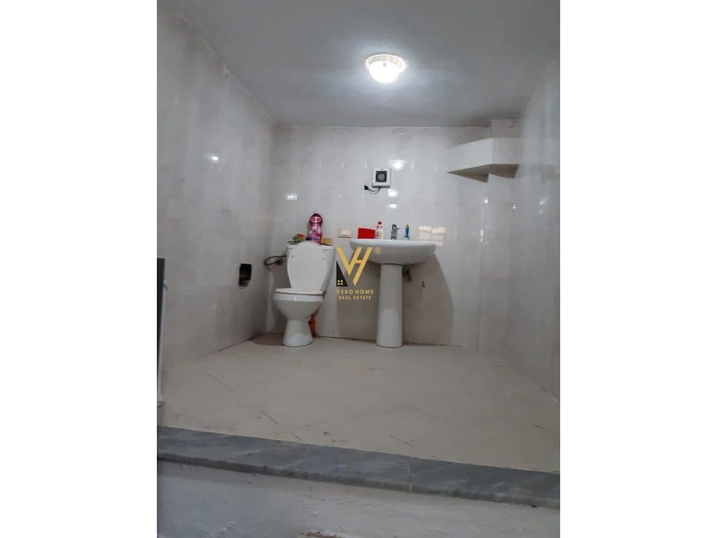 JEPET DYQAN 35 M2 ME QERA TE RRUGA E BOGDANEVE 40.000 LEKE 3