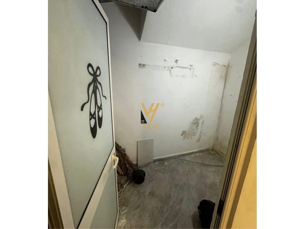 JEPET AMBIENT BIZNESI 150 M2 ME QERA TE JOENA, 21 DHJETORI 700 EURO 4