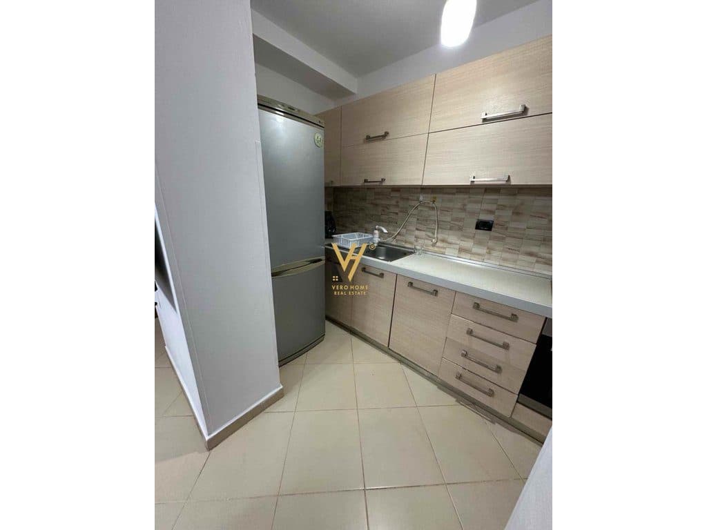 JEPET APARTAMENT 2+1+BLK ME QERA NE XHAMLLIK 50.000 LEKE 2