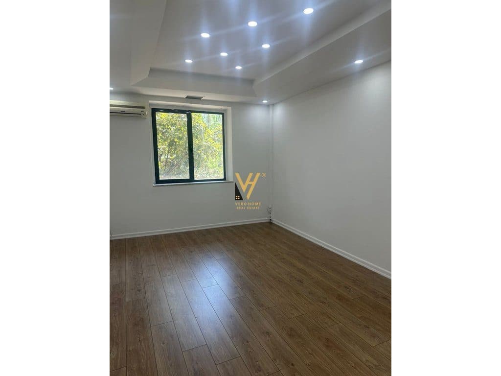 JEPET AMBIENT BIZNESI 119 M2 ME QIRA TE BULEVARDIT ZOGU I, 1.500 EURO