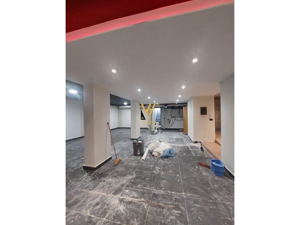 JEPET AMBIENT BIZNESI 250 M2 ME QERA TE PALLATI ME SHIGJETA 1.000 EURO 3