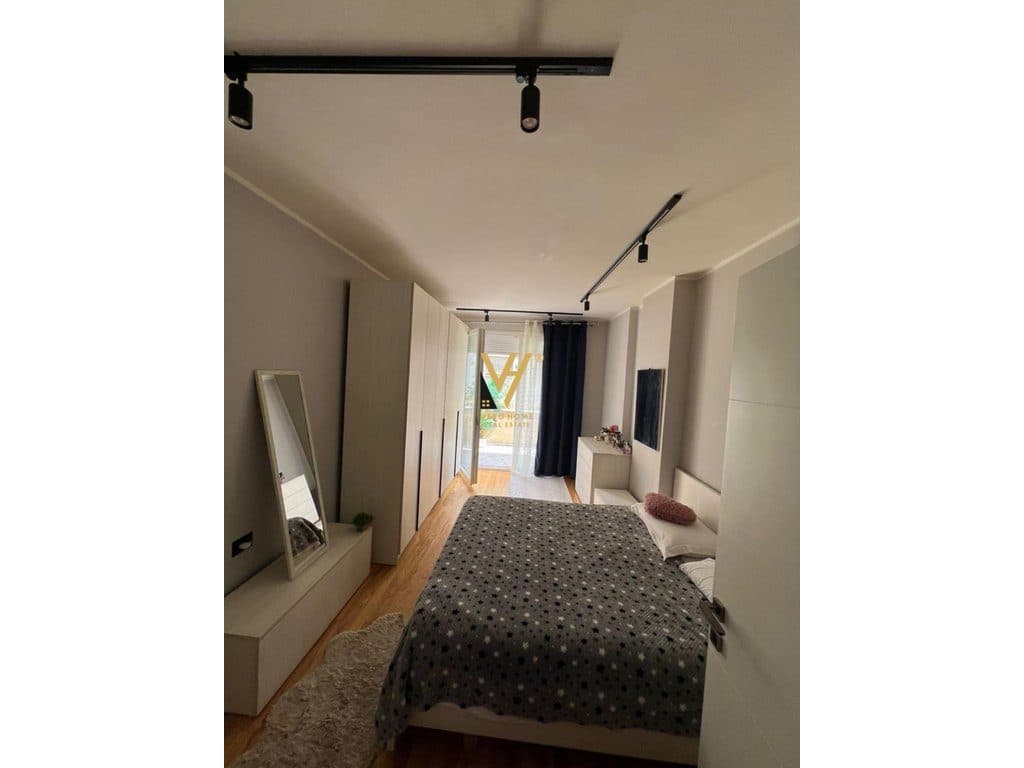 JEPET APARTAMENT 1+1+BLK ME QIRA TE KOPSHTI BOTANIK 70.000 LEKE 2