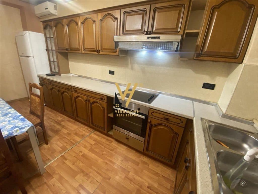 JEPET APARTAMENT 3+1+BLK ME QERA TE BRRYLI 800 EURO 4