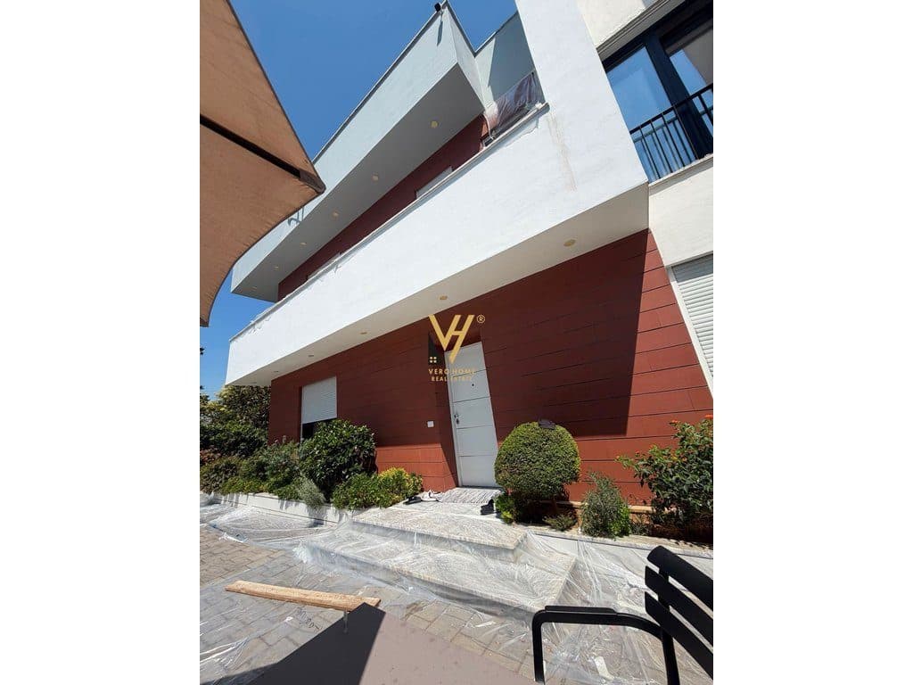 SHITET VILE DY KATESHE TE KODRA E PRIFTIT 950.000 EURO