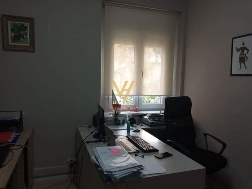 Jepet zyre me qera te Blloku 150 m2 2