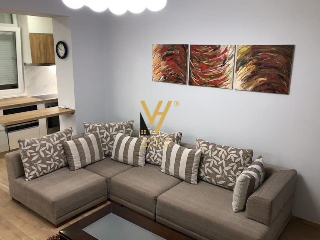 JEPET APARTAMENT 1+1 ME QERA TE MYSLYM SHYRI 63.000 LEKE