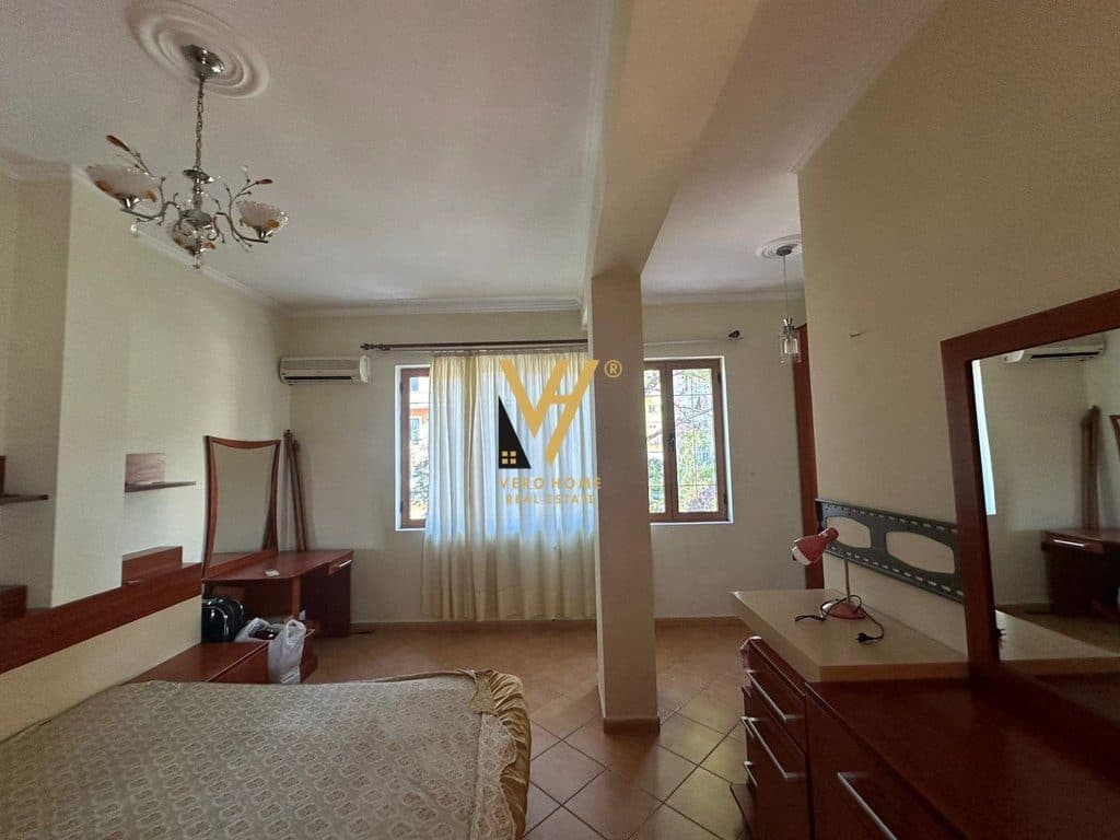 JEPET AMBIENT BIZNESI 300 M2 ME QIRA NE DON BOSKO 200.000 LEKE 2