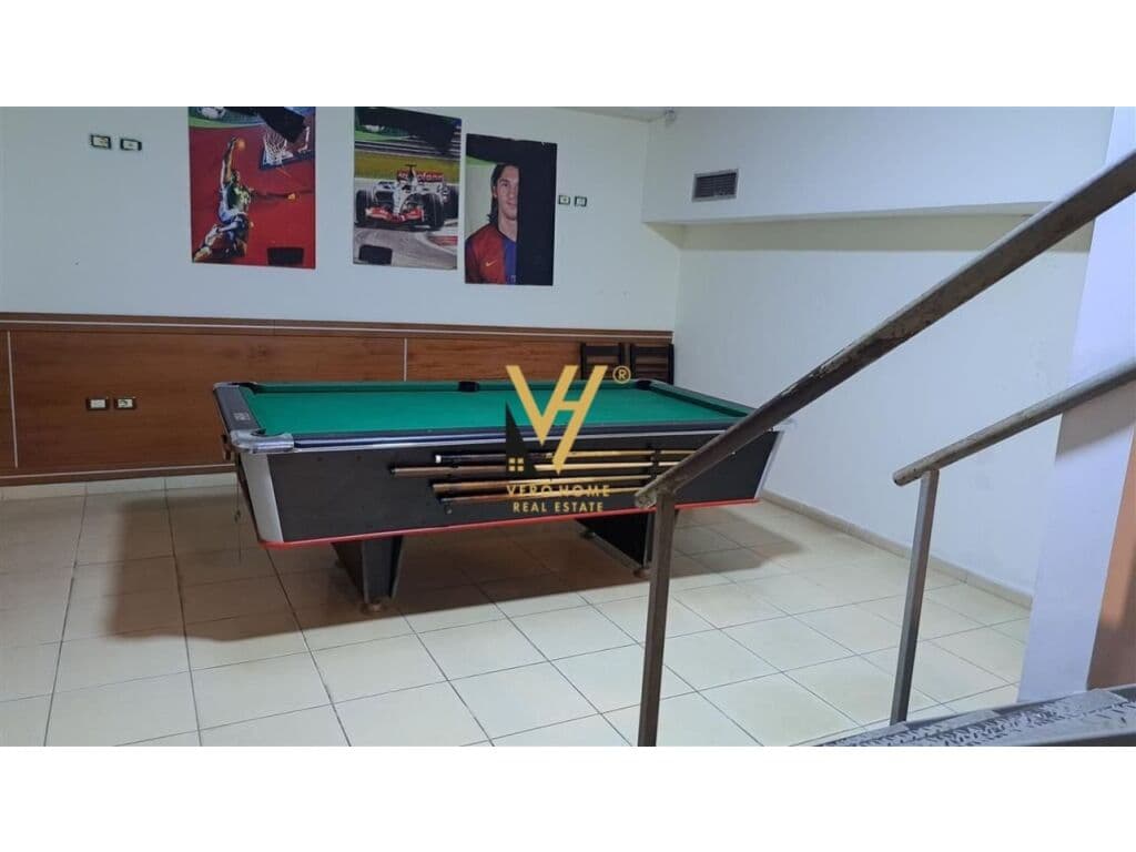 Shitet ambjent biznesi te Rruga e Qelqit, Kombinat 90 m2