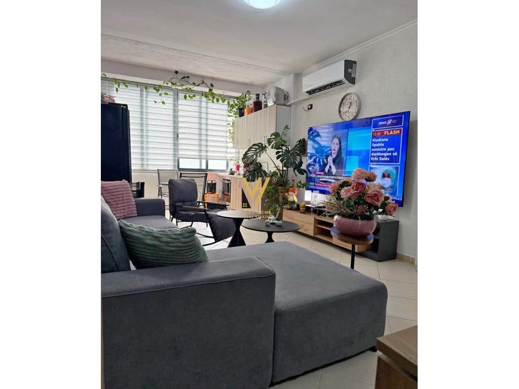 SHITET APARTAMENT 2+1+2+AMBIENT BIZNESI NE QESARAKE 270.000 EURO