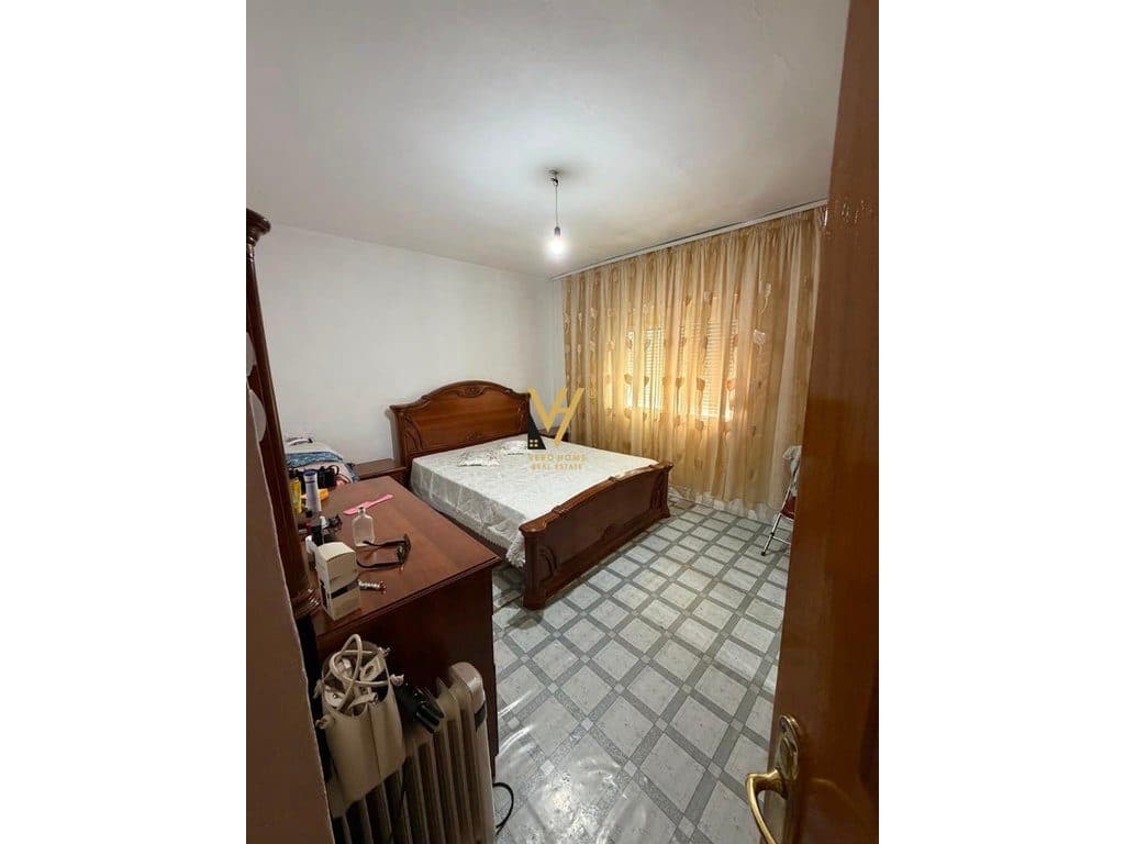 SHITET APARTAMENT 1+1+VERANDE NE FIER 5.400.000 LEKE 3