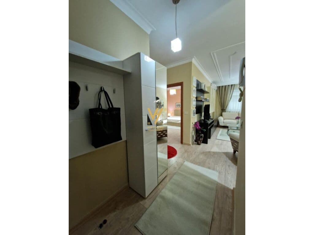 Jepet Apartament 1+1+ballkon me qera te Blloku 72 m2 4