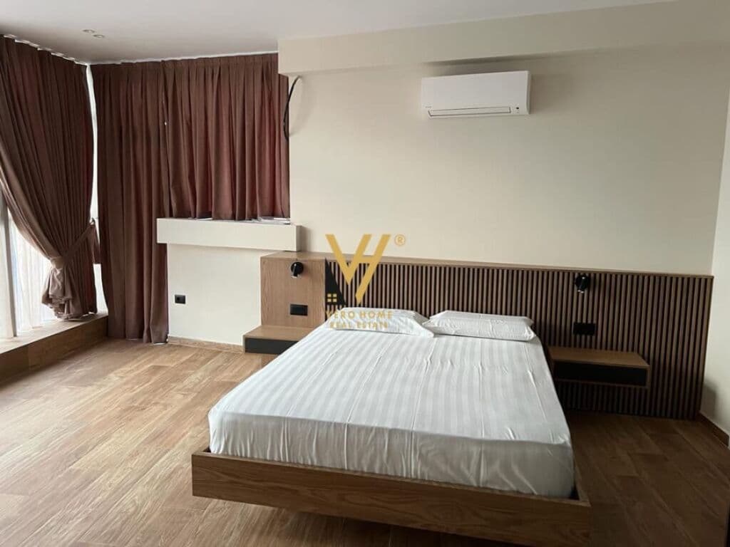 Shitet Apartament 2+1+2+dy poste parkim te Kopshti Botanik 130 m2