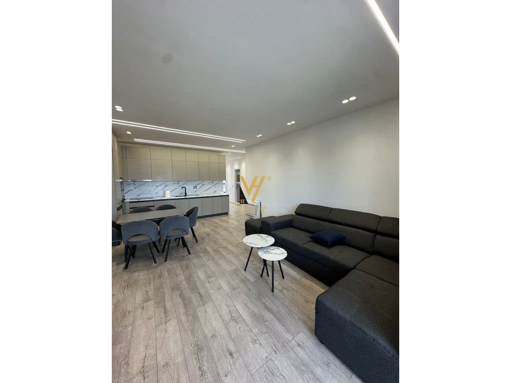 SHITET APARTAMENT 2+1+2+BLK TE KOM.NDREGJONI, BULEVARDI I RI 250.000 EURO 2