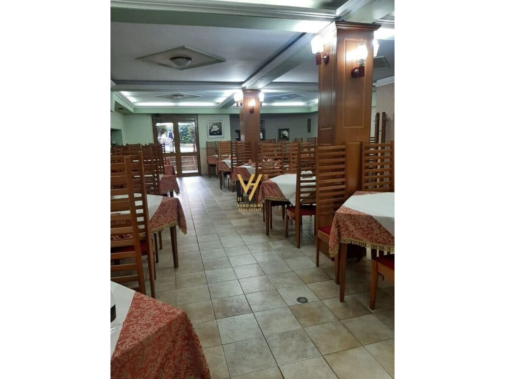 Jepet ambient biznesi me qera te Rruga Myslym Shyri 200 m2