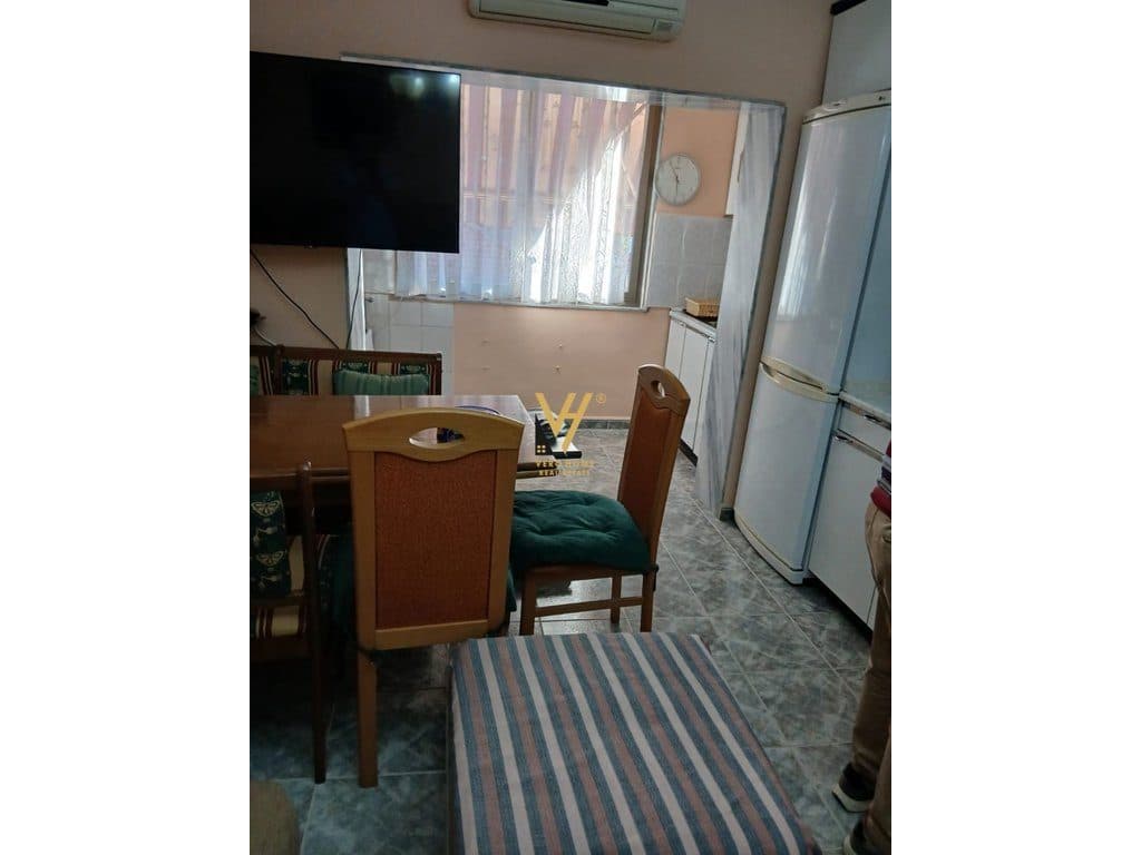 JEPET APARTAMENT 2+1+BLK ME QIRA TE PAZARI I RI 55.000 LEKE 3