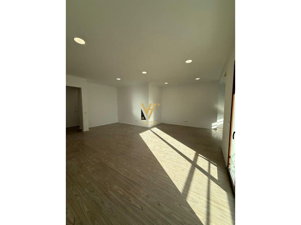 JEPET ZYRE 180 M2 QERA TE DELIJORGJI 250.000 LEKE 2