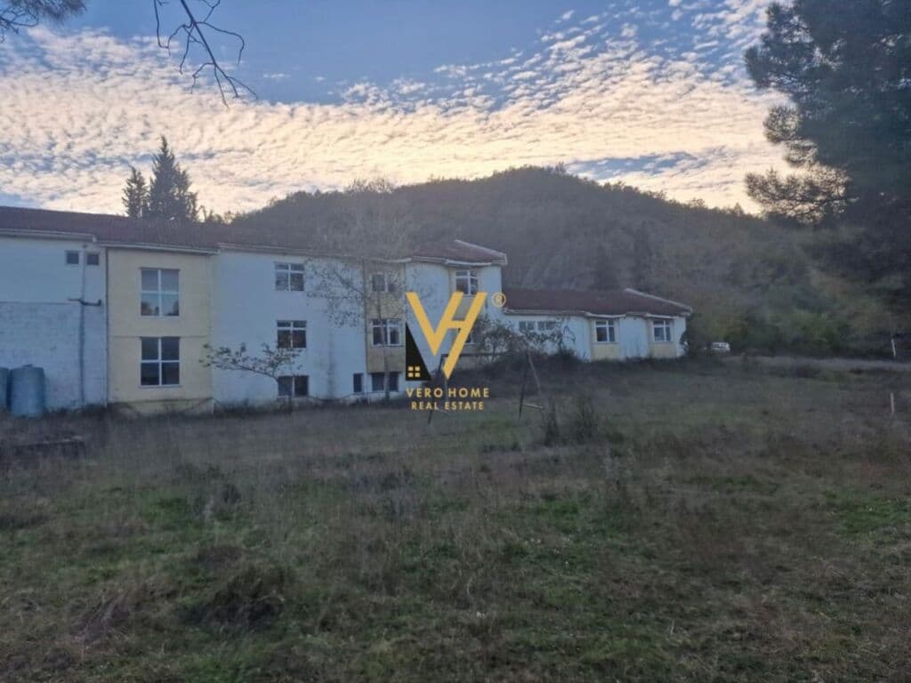 Shitet Godine Tre Kateshe dhe Truall ne Peze te Madhe 720 m2 3