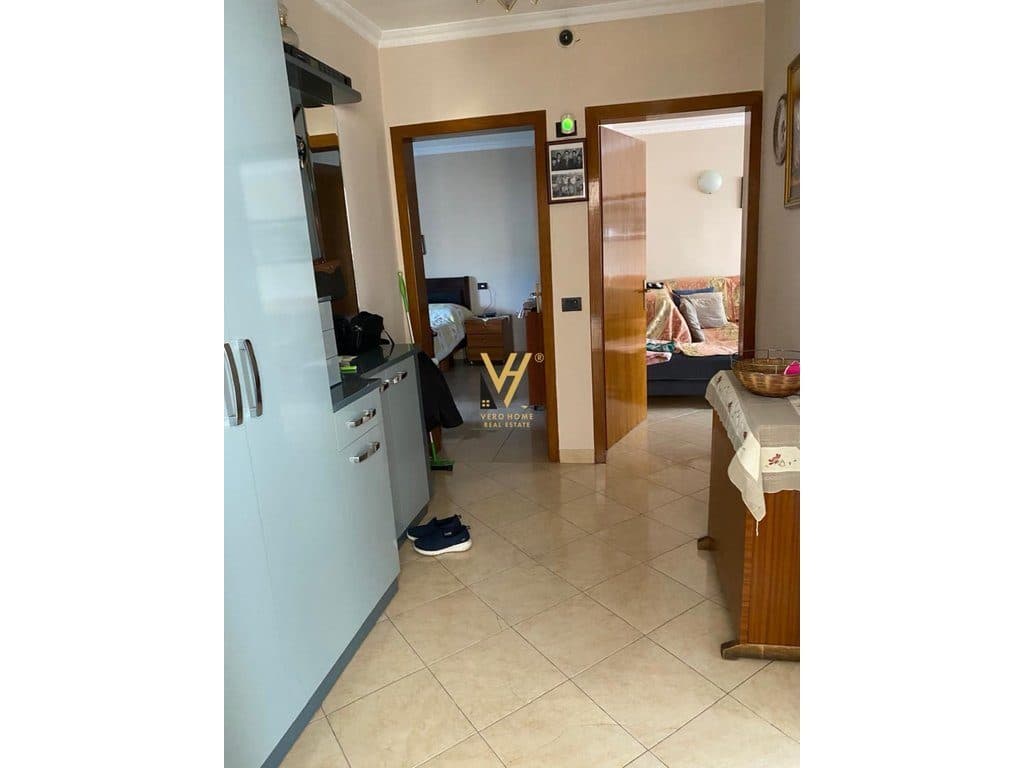 JEPET APARTAMENT 1+1 ME QIRA TE RRUGA FORTUZI 65.000 LEKE 4