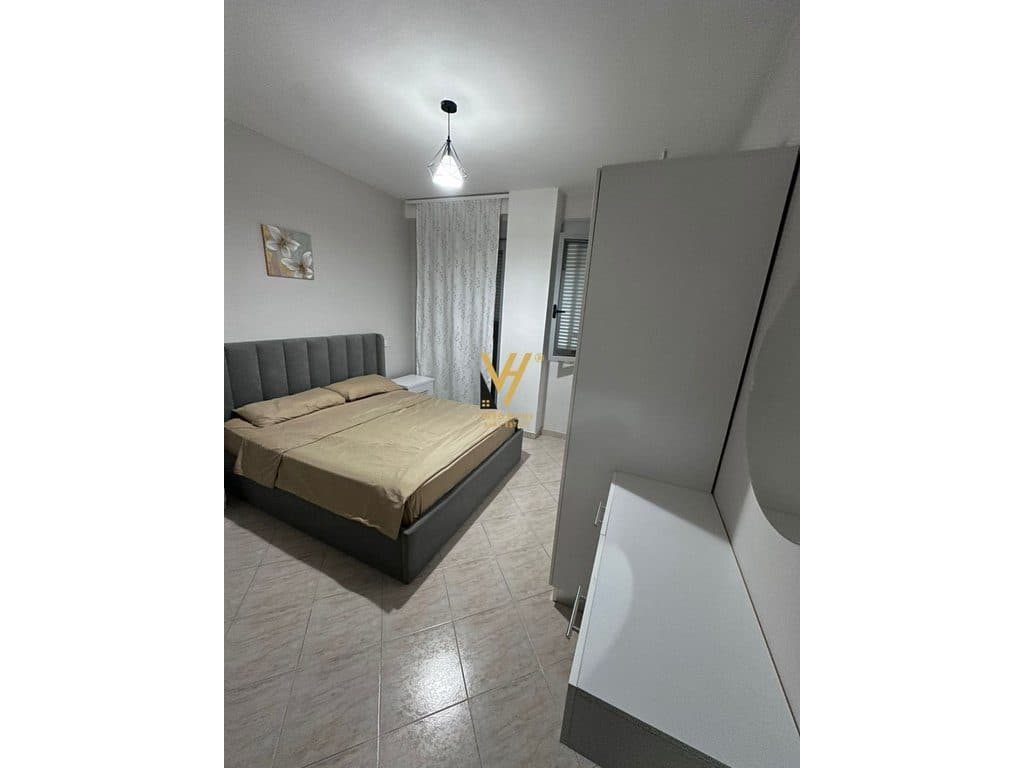 JEPET APARTAMENT 1+1 ME QERA TE ISH PARKU I AUTOBUSAVE 58.000 LEKE 4