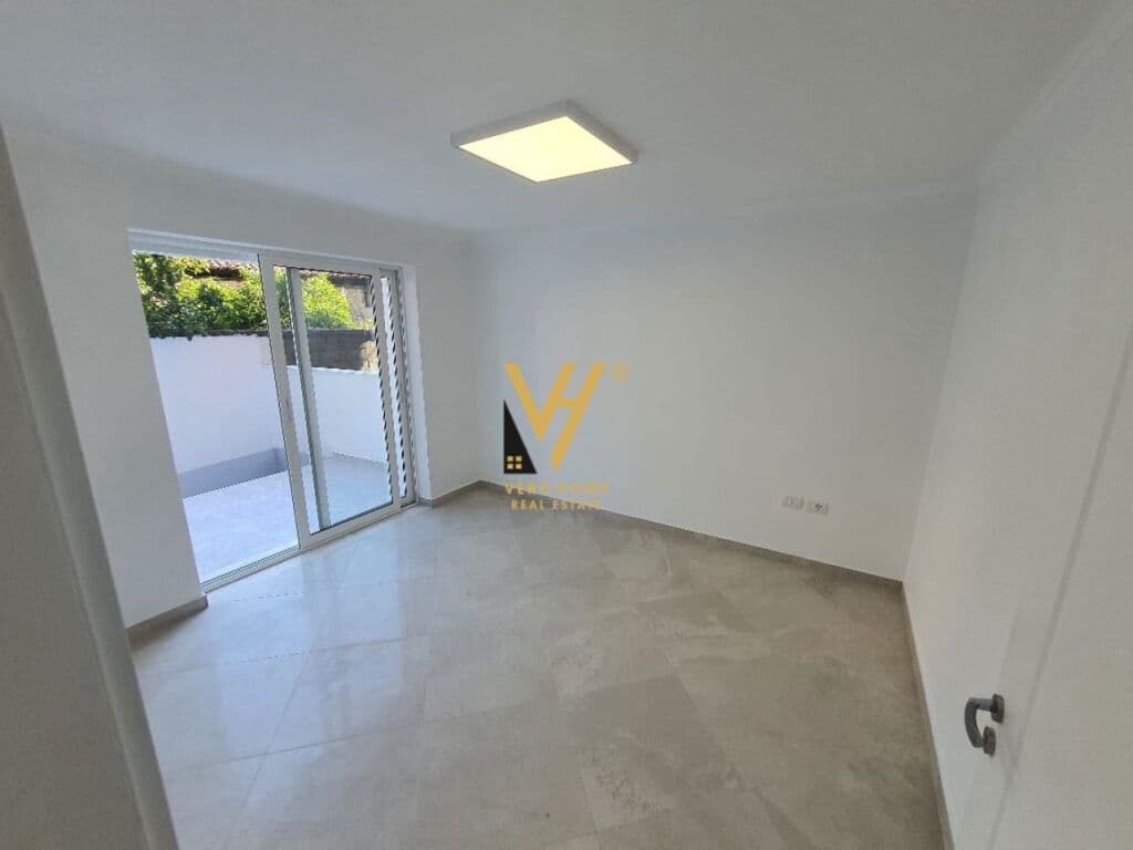 Jepet zyre me qera te Tregu Cam 120 m2