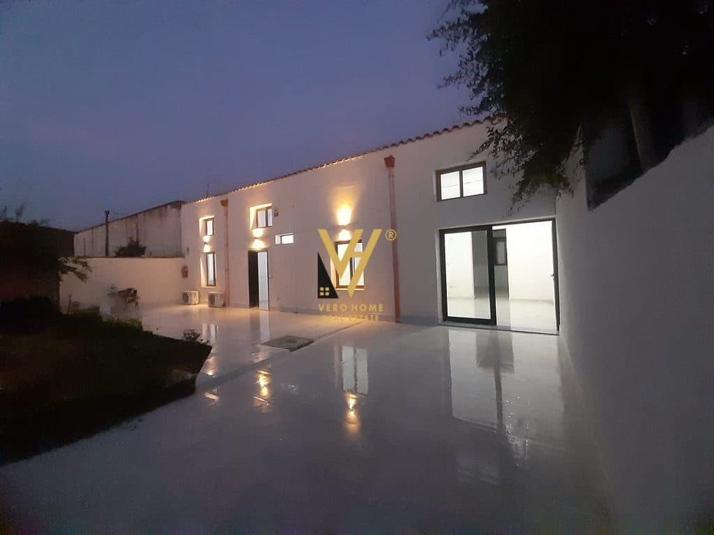JEPET MAGAZINE 340 M2 ME QERA NE KOMBINAT 900 EURO