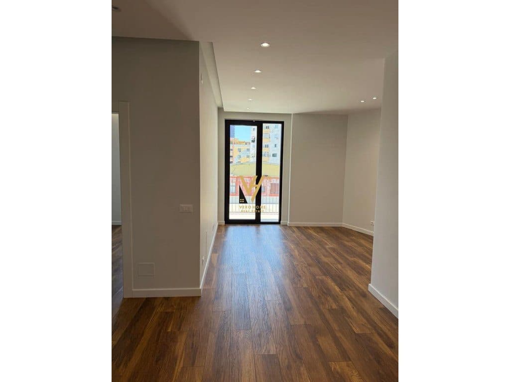 JEPET ZYRE 100 M2 ME QIRA TE KOMUNA E PARISIT 1.500 EURO 2