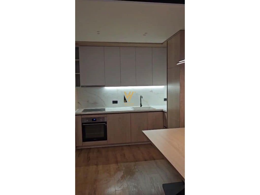 JEPET APARTAMENT 1+1 ME QERA TE GOLDEN TOWER, MINE PEZA 850 EURO 3