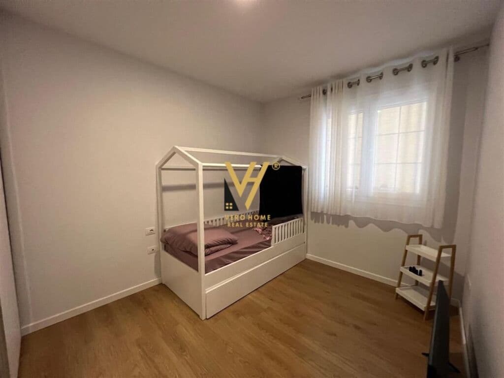 Shitet Apartament 2+1+ballkon te Liqeni i Thate 90 m2 4