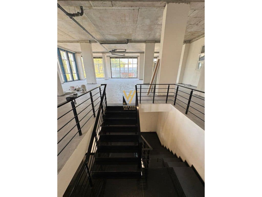 JEPET AMBIENT BIZNESI 1.100 M2 TE BULEVARDI I RI 6.800 EURO