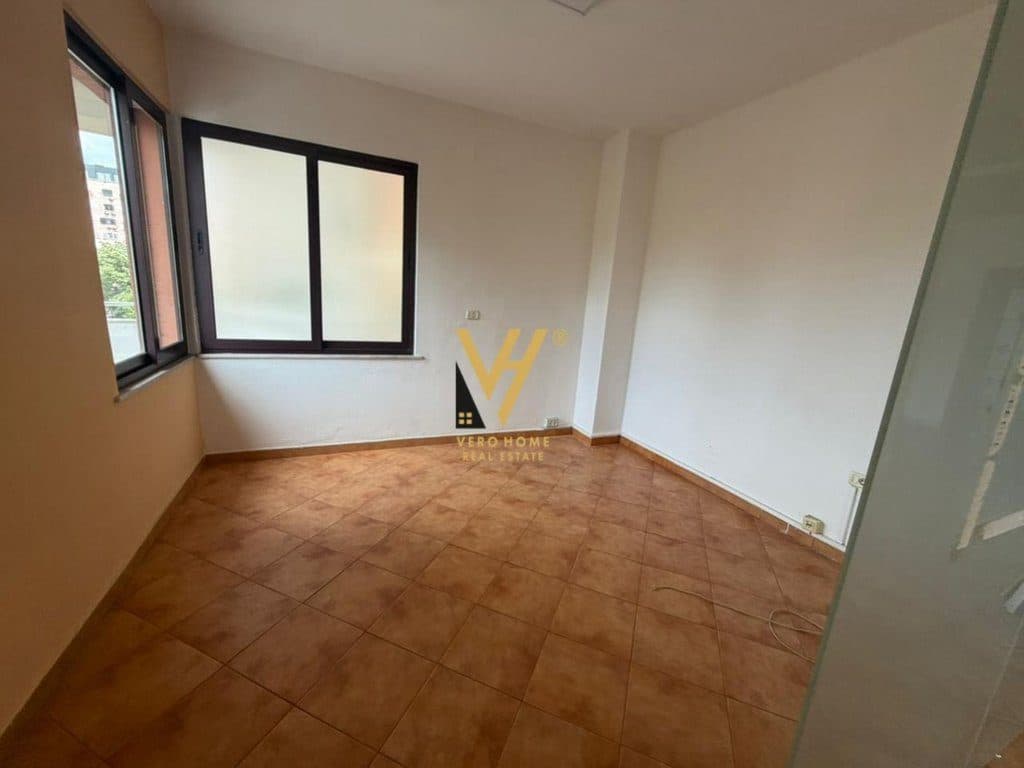 JEPET ZYRE 187 M2 ME QIRA NE BLLOK 3.366 EURO 4