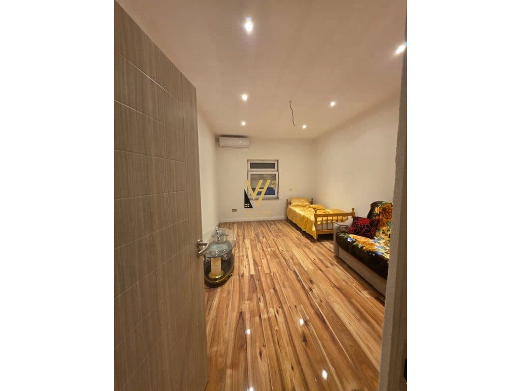 SHITET APARTAMENT + PAPAFINGO NE BAJRAM CURR, TROPOJE 100.000 EURO 3