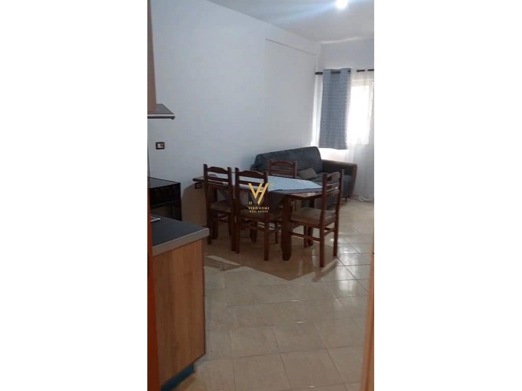JEPET APARTAMENT 1+1 ME QERA NE VASIL SHANTO 45.000 LEKE