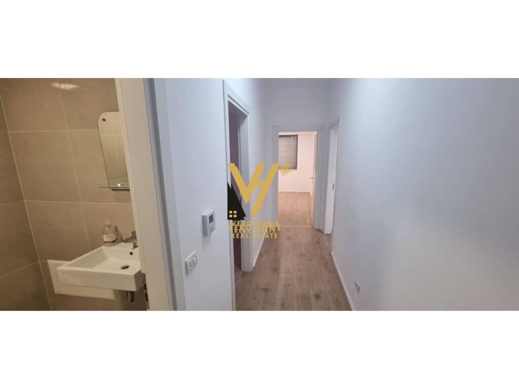 JEPET ZYRE 117M2 ME QERA TE BLLOKU 1.500 EURO 4