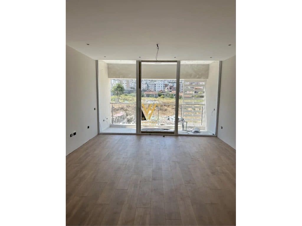 JEPET AMBIENT BIZNESI 117 M2 ME QIRA TE KOMUNA E PARISIT 1.700 EURO