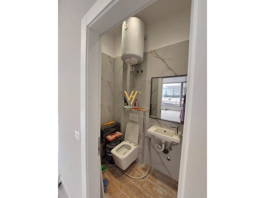 SHITET AMBIENT BIZNESI 200 M2 TE KODRA E DIELLIT 387.000 EURO 3