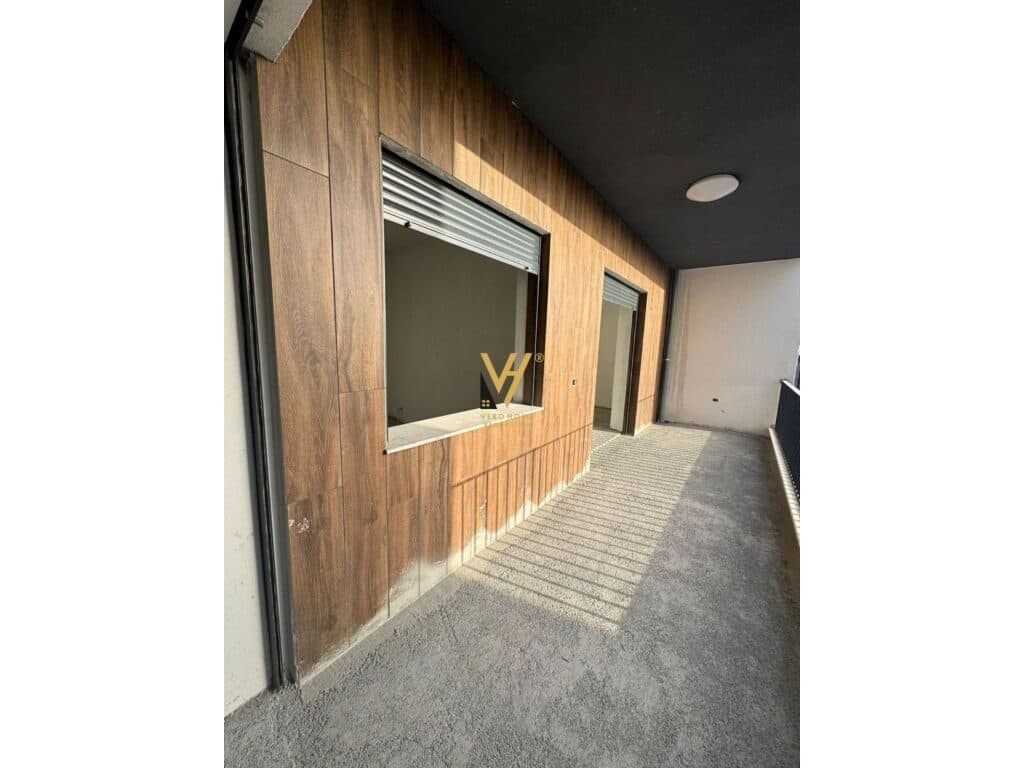 Shitet Apartament 2+1+ballkon ne Shkoze 94 m2 2
