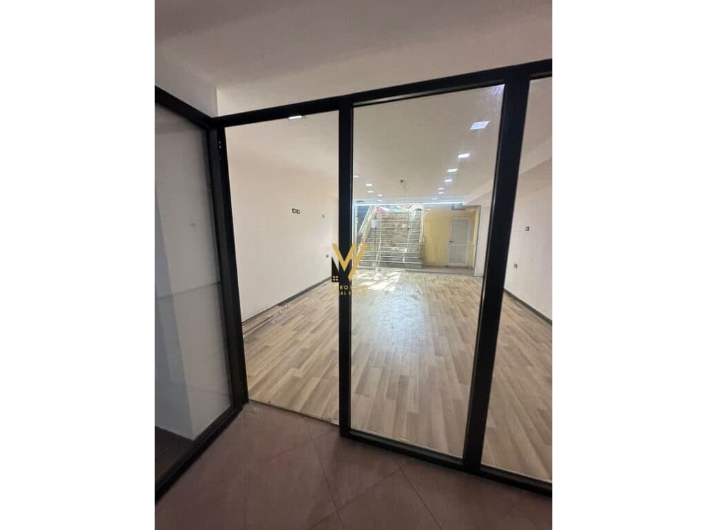 Jepet Dyqan me qera te Ish Ekspozita Sot 100 m2 4