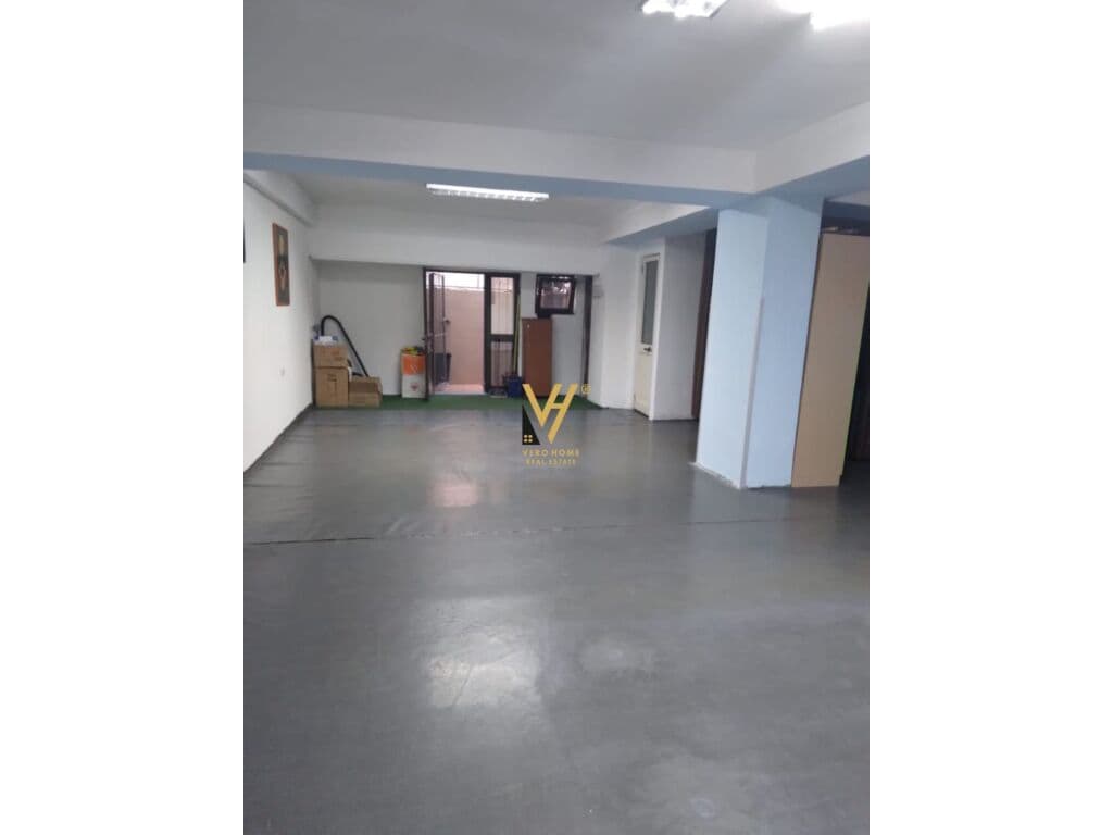 Jepet Dyqan me qera te Rruga Frederik Shiroka 67 m2 2