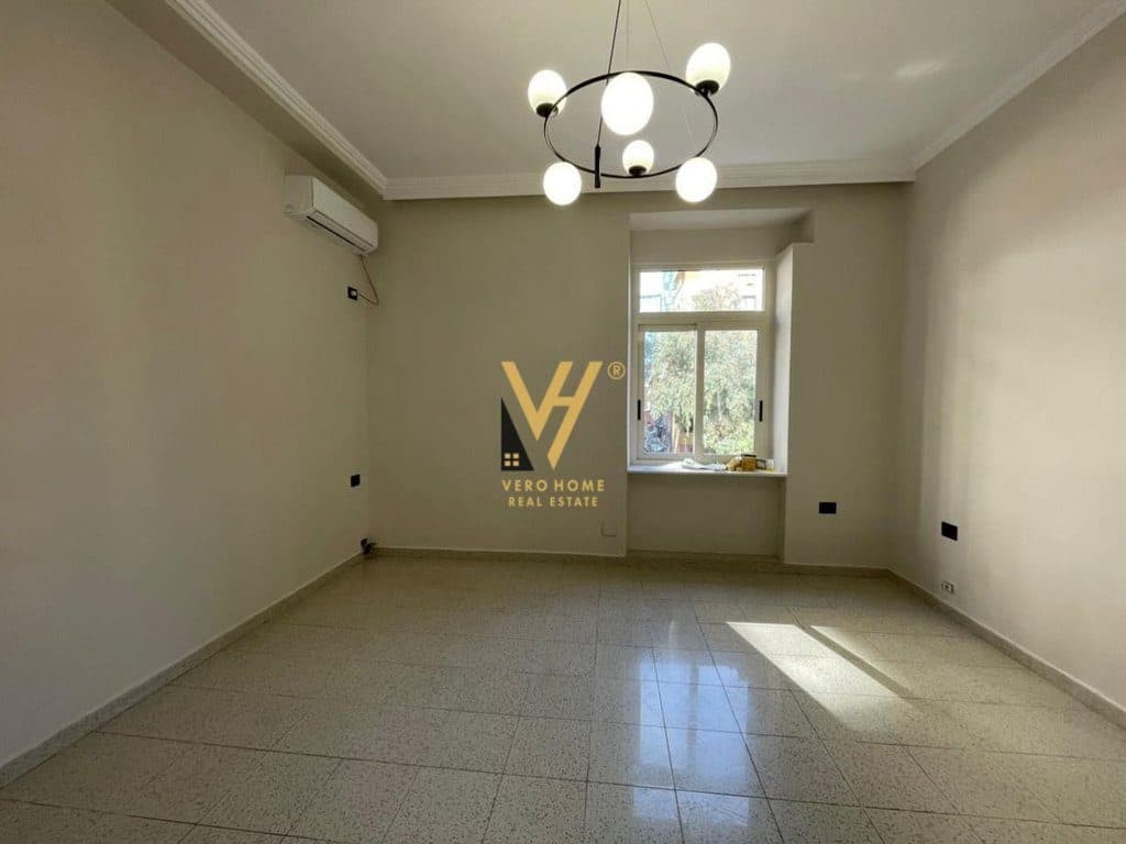 JEPET ZYRE 70 M2 ME QIRA TE SHALLVARET 700 EURO