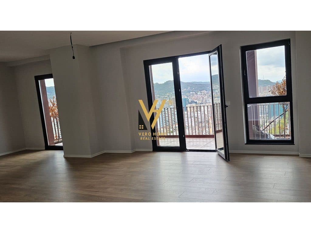 JEPET ZYRE 160M2 ME QERA TE GARDEN BUILDING 2.000 EURO