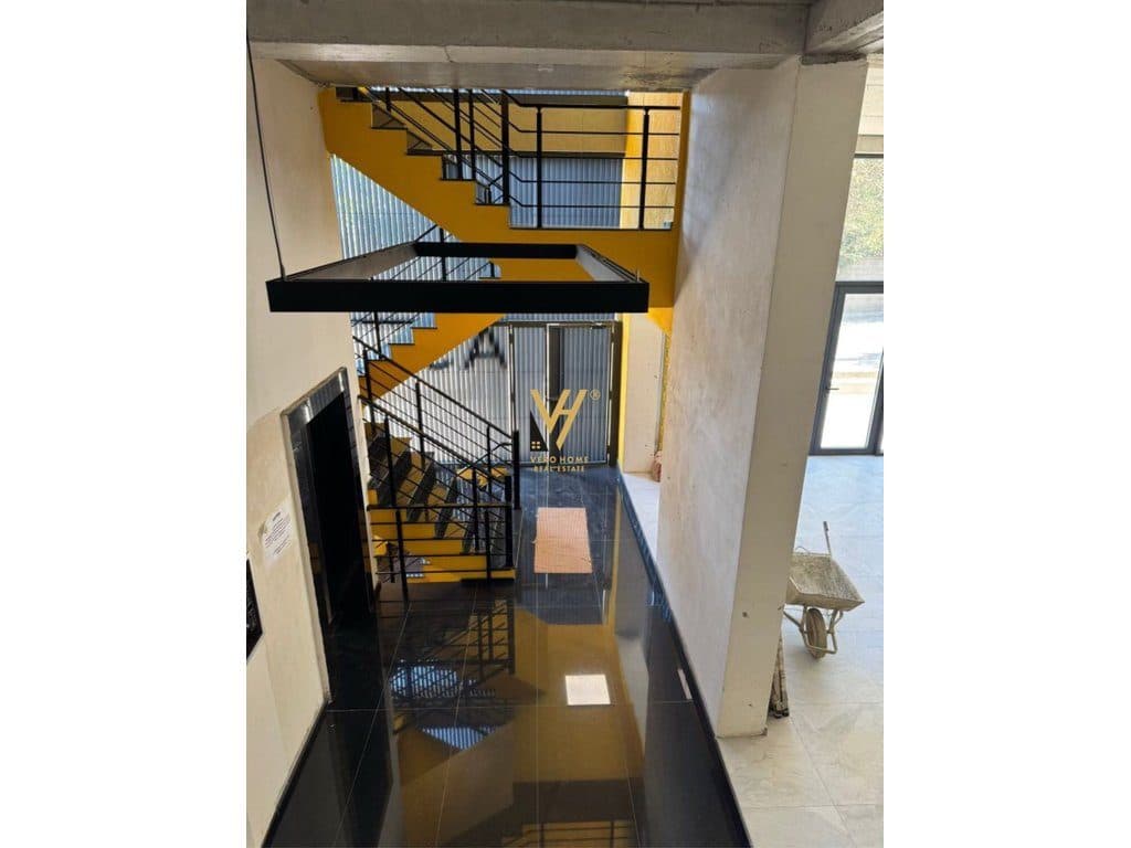 JEPET AMBIENT BIZNESI 550 M2 ME QIRA, PRANE BULEVARDIT TE RI,3.000 EURO 2