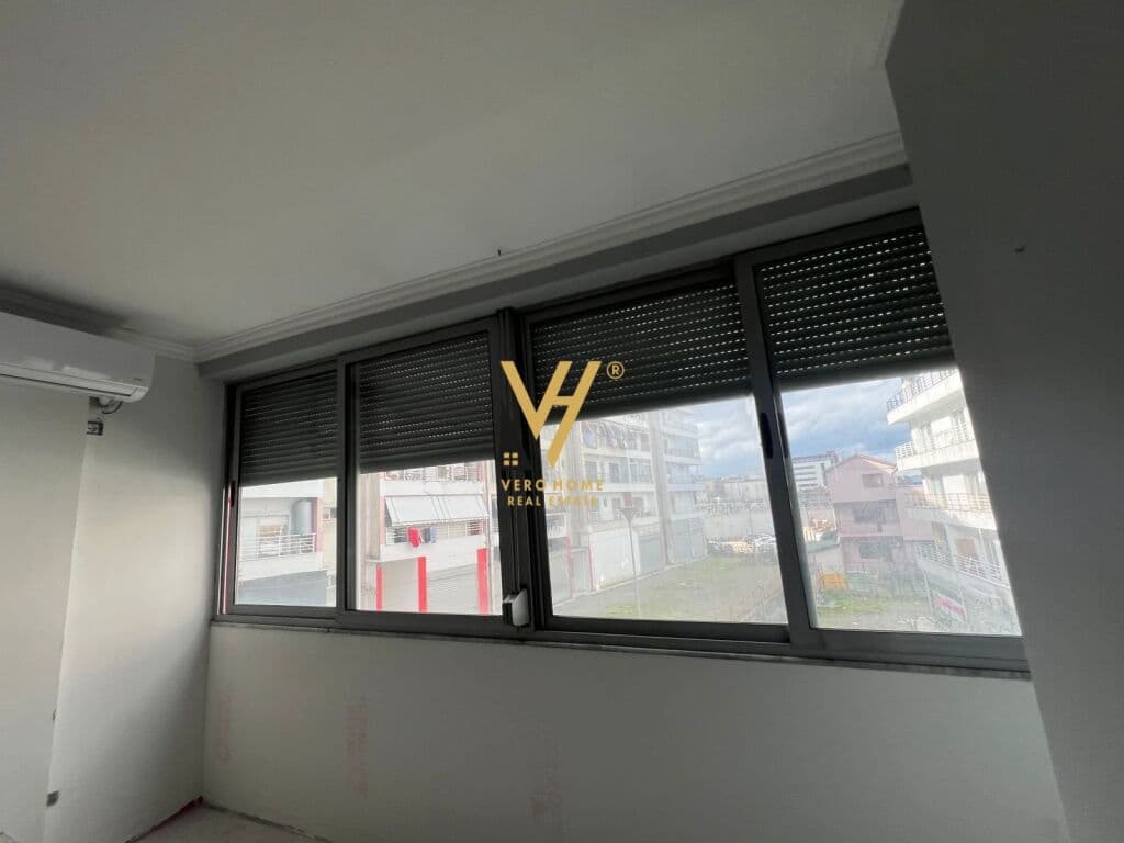 Jepet zyre me qera te Qendra Kristal Center 95 m2
