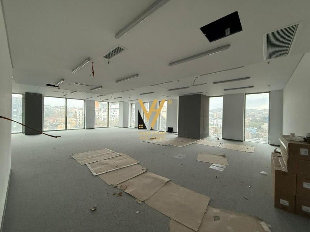 JEPET AMBIENT BIZNESI 1.570 M2 ME QIRA TE DOWNTOWN 39.300 EURO 2