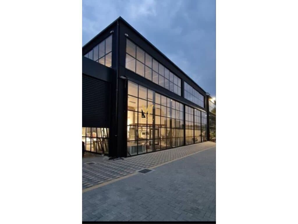 Jepet Ambient Komercial me qera ne Vore 600 m2 1